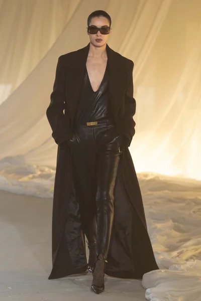 Look 3